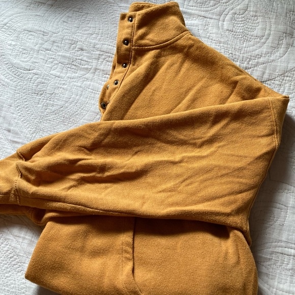 Antique gold oversized henley pullover - Picture 1 of 4